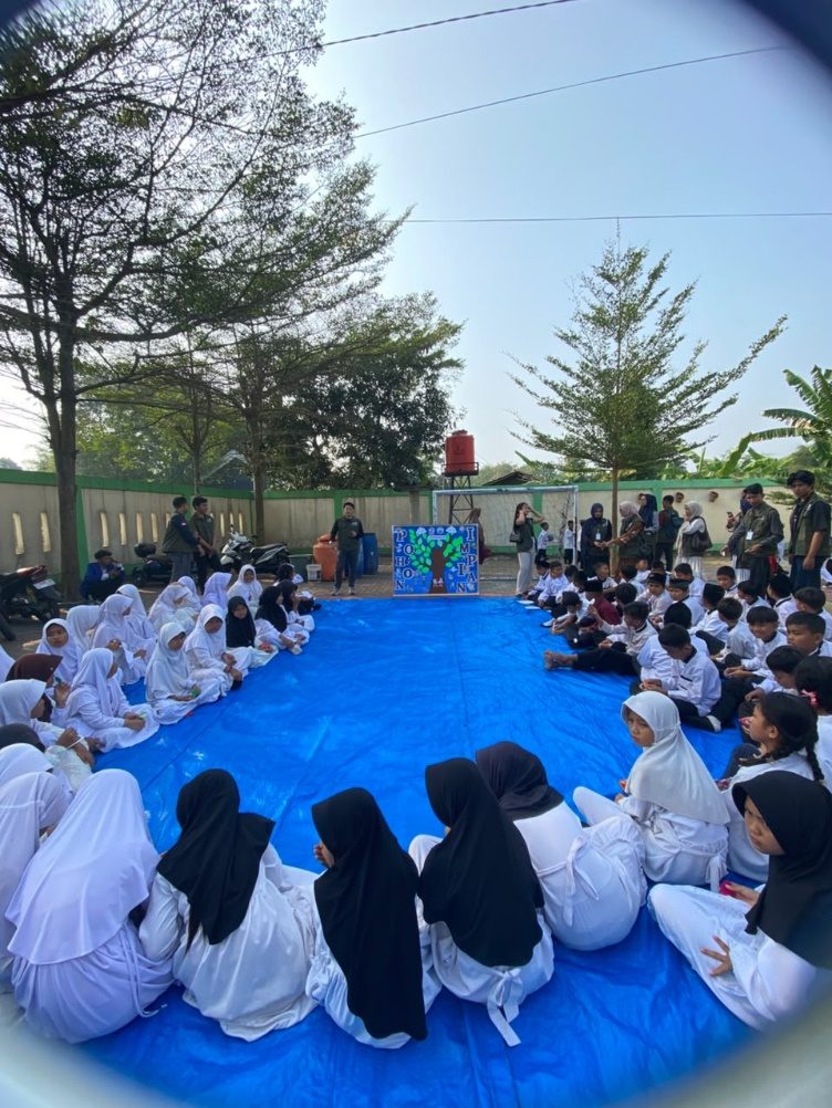 Mengajar dan Pojok Baca